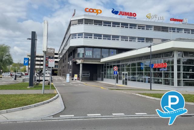 Billigparking - Rümlang, Riedmatt Center Oberglatterstrasse 35 (disabled) 2