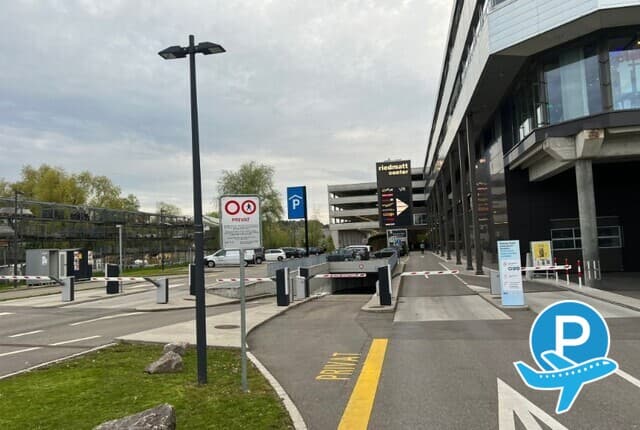 Billigparking - Rümlang, Riedmatt Center Oberglatterstrasse 35 (disabled) 3