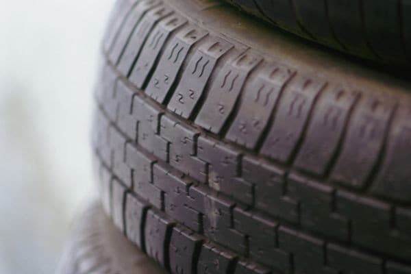 Les bonnes pratiques pour préserver ses pneus de voiture